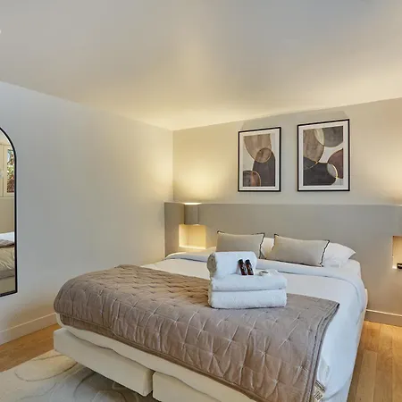 Center Of By Studio Prestige * Paris
